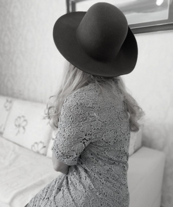 💋 У меня есть множество возможностей, чтобы сделать твой досуг незабываемым. Приглашаю тебя в мир наслаждения и страсти. Я могу стать твоей нежной любовницей или страстной и раскованной подружкой. Мои услуги превосходят ожидания - от расслабляющего массажа до экспериментов в постели. 😈 Фотографии, представленные здесь, - это всего лишь малая часть моей красоты. Мои клиенты всегда остаются довольными и возвращаются ко мне снова и снова. Обращайся ко мне, и ты поймешь, почему я так популярна в Москве. Не упусти шанс испытать незабываемые моменты со мной. Жду тебя! 💕 Марта